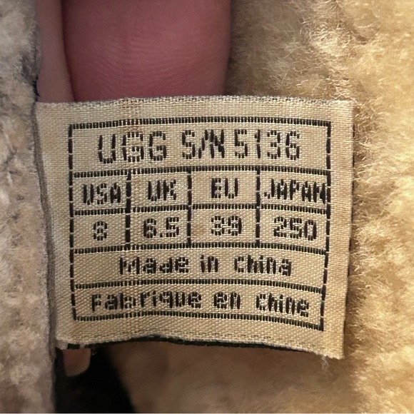 UGG Women’s Cove 5136 Sheepskin Shearling Boots Black Leather US Size 8 Comfort - Picture 5 of 15